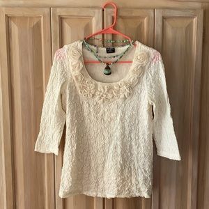 Off-white stretch top, ribbon rosettes neckline